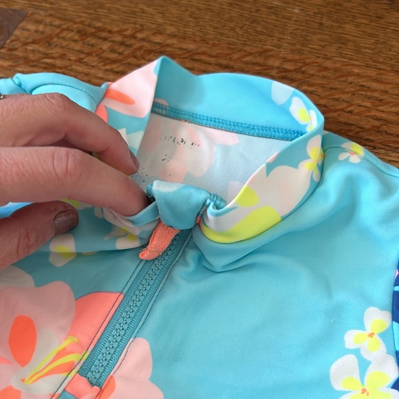 Pair of 2-Piece Bathing Suits 3T - Picture 5 of 10